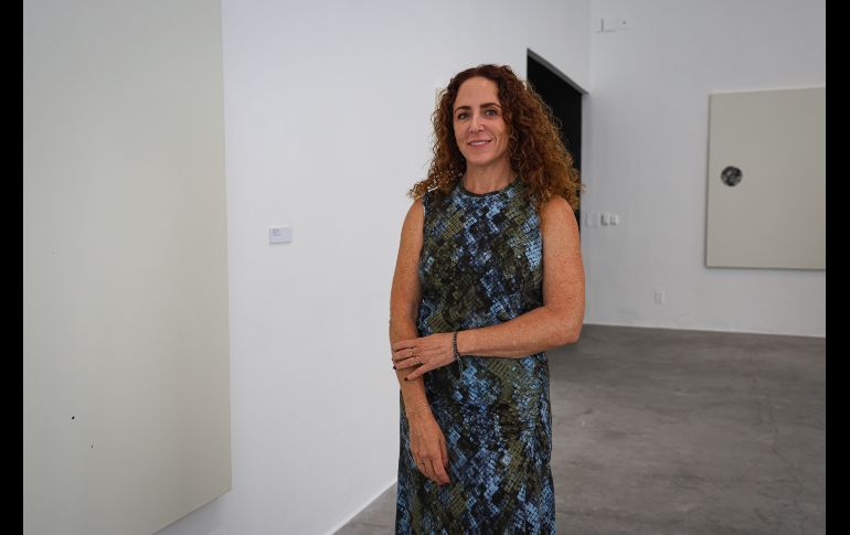 Viviana Kuri Haddad, curadora de la exposicion El que la cambia la falla de Jorge Campos en el Museo de Arte de Zapopan (MAZ) Jose Guadalupe Acosta Corona INF-Solo para su publicacion en los medios establecidos por El Informador