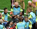 ismael Kone sufre fractura en pleno juego. AFP/ E. CHINN.