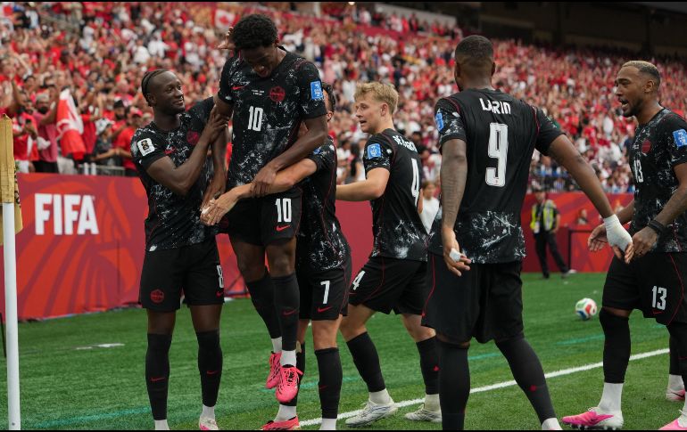 Jonathan David firmó un triplete en la contundente victoria de Canadá por 6-0 sobre Qatar. AFP.