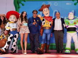Irán Castillo, Jesse, Belinda, Arturo Mercado Jr., Woody,  José Luis Orozco y Buz Lightyear. ESPECIAL/PHOTO BY TOYA SARNO JORDAN-GETTY IMAGES FOR DISNEY.