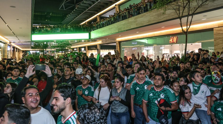 Los tapatíos pensaron que también habría pantallas en La Minerva, pero no fue así. EL INFORMADOR/A. Navarro