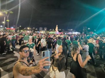 Tras el partido, los festejos se llevaron hasta la Glorieta Minerva. EL INFORMADOR