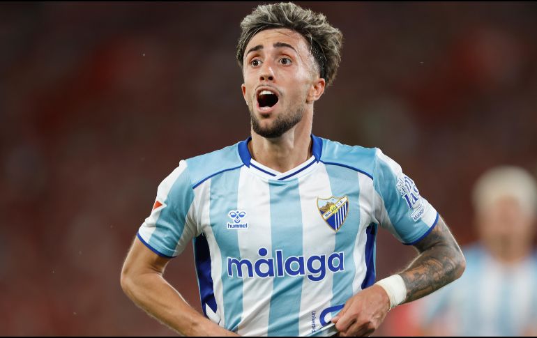 Los goles de Chupe y Larrubia encaminaron el ascenso malaguista pese al intento de reacción del Almería. EFE / J. Zapata.