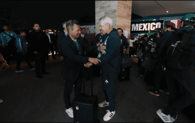 Pablo Lemus despide a Javier Aguirre y a los seleccionados mexicanos tras su estancia en Jalisco. X / @PabloLemusN