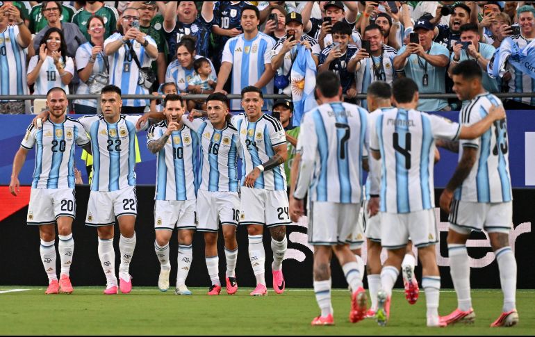 Una victoria dejaría a cualquiera de los dos equipos muy cerca de asegurar su presencia en la siguiente ronda. EFE/A. KONTRAS