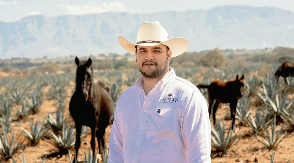 “Nacho Barriles” ofrece una artesanía de alta calidad con los productos de AGAGAVE. ESPECIAL