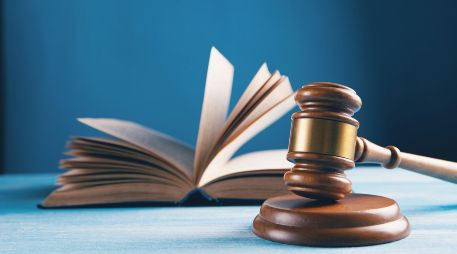 La Fiscalía de Jalisco enfrenta la mayor carga laboral del país, con casi 900 carpetas por agente ministerial. Unsplash
