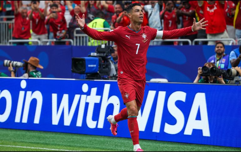 Cristiano Ronaldo es el primer futbolista en marcar en seis ediciones distintas de la Copa del Mundo. EFE / M. A. Lopes