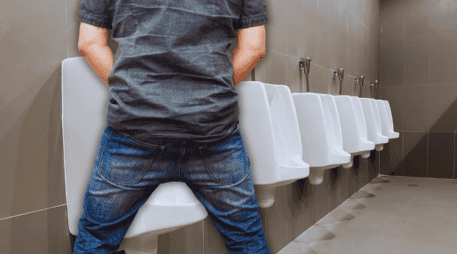 En el caso específico de los hombres, la glándula prostática tiene una influencia crucial; una inflamación severa, conocida médicamente como prostatitis, genera un dolor intenso y persistente durante cada micción. ESPECIAL / CANVA