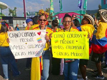 Hermanas Jessica y Johana Villalba apoyando a Colombia en el Estadio Guadalajara. EL INFORMADOR / A. RODRÍGUEZ