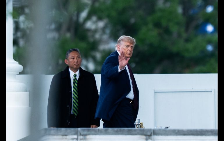 La orden de Trump permite que los agentes de ICE puedan deportar a personas detenidas en zonas alejadas de la frontera. EFE/A. Robbert