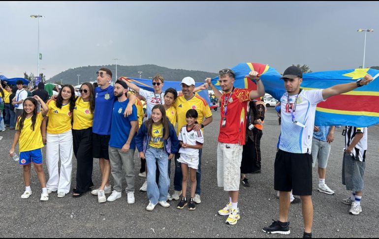 Flavio Desabre, junto con hermanos y amigos, un grupo de franceses, vinieron desde Francia exclusivamente para ver a la Selección del Congo. EL INFORMADOR / L. ASCANIO