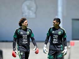 Guillermo Ochoa y Raúl Rangel. La expectativa por la decisión de Javier Aguirre en la portería concentra parte de la atención en la víspera de la siguiente ronda. IMAGO7/E. Espinosa