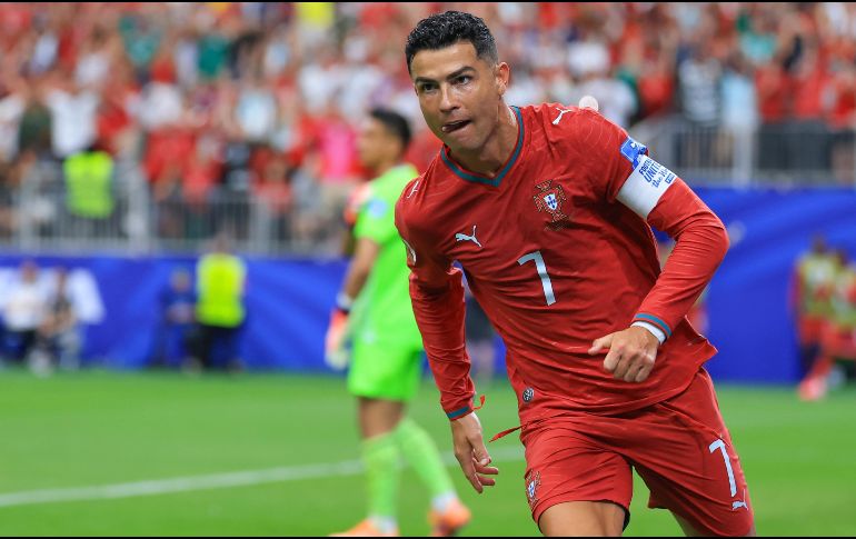 Con 41 años y 138 días, CR7 se convirtió en el goleador más veterano en la historia de las Copas del Mundo y en el primer futbolista capaz de marcar en seis ediciones distintas del torneo. EFE / C. Ramírez