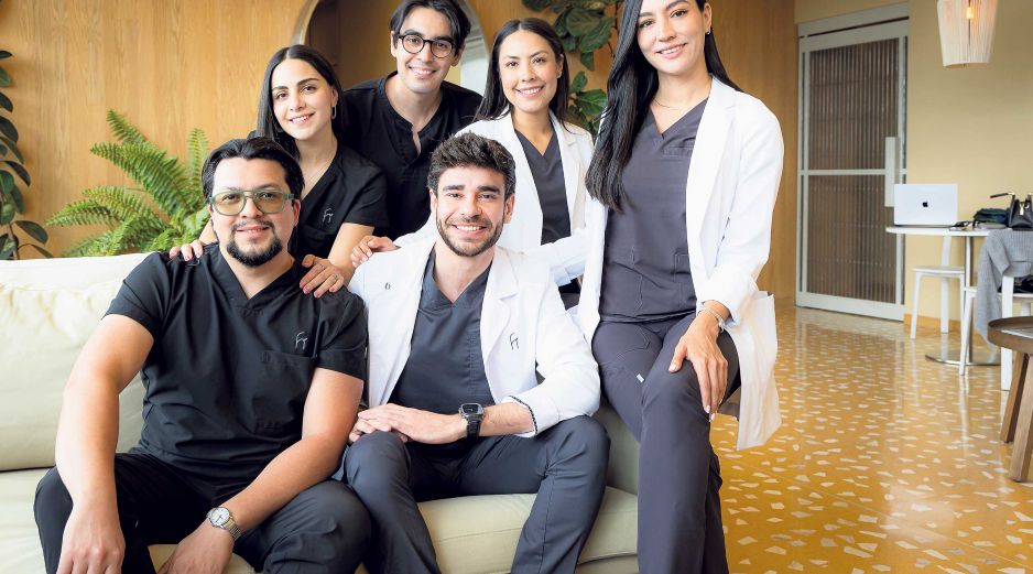 En portada: Lorena Molgado, Iván Arriaga, Dra. Diana Durán, Dra. Blanca Cárdenas, Daniel García y Dr. Carlos Parra. GENTE BIEN JALISCO / Revista del 26 de junio 2026