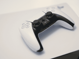 Aunque algunas filtraciones terminan siendo acertadas, la historia de los videojuegos también está llena de rumores que nunca se materializaron. CANVA