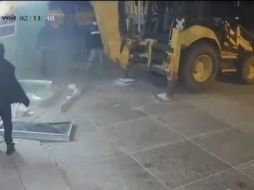 Las imágenes de la falla en la retroexcavadora pronto se viralizaron. CAPTURA DE VIDEO