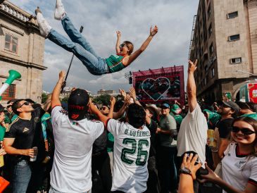 El "quiere volar" se convirtió en un clásico del Fan Fest, pero ya comenzaron a registrarse peligrosas caídas. ESPECIAL/Gobierno de Guadalajara