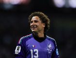 Guillermo Ochoa portó el parche Legacy, destinado a jugadores que han participado en cinco o más Copas del Mundo. XINHUA/F. Cañedo