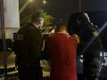 De acuerdo con informes preliminares, un sujeto de origen extranjero había golpeado a una mujer, por lo que presuntamente fue sometido y golpeado. ESPECIAL