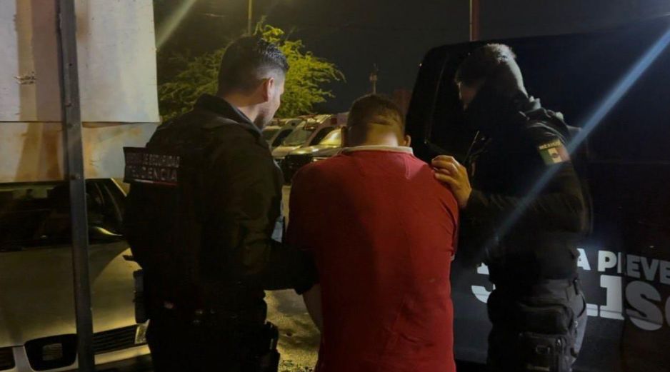 De acuerdo con informes preliminares, un sujeto de origen extranjero había golpeado a una mujer, por lo que presuntamente fue sometido y golpeado. ESPECIAL