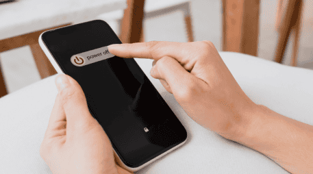 Dedicar un minuto a la semana a la salud de tu pantalla principal protegerá tu inversión a largo plazo y mejorará tu experiencia digital diaria. CANVA