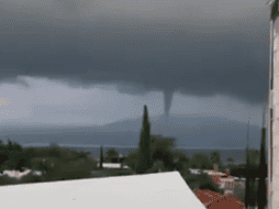 Su aparición es relativamente común durante la temporada de lluvias, cuando existen tormentas intensas, alta humedad e inestabilidad atmosférica. ESPECIAL