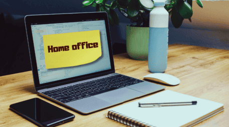 Para los miles de burócratas capitalinos, el home office será una medida obligatoria. ESPECIAL / CANVA