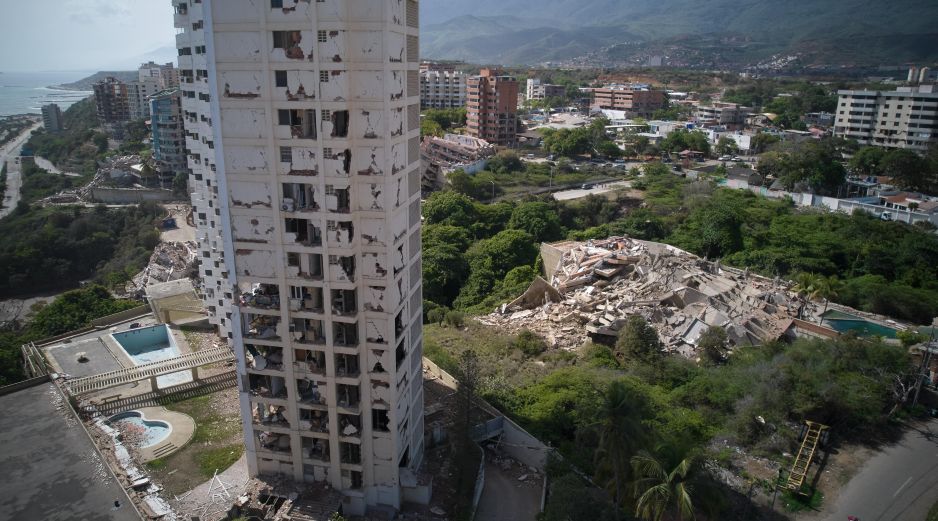 Claudia Sheinbaum sostuvo una llamada telefónica con la presidenta encargada de Venezuela, Delcy Rodríguez, a quien expresó sus condolencias por las víctimas de los terremotos del pasado miércoles. AP / J. Arraez