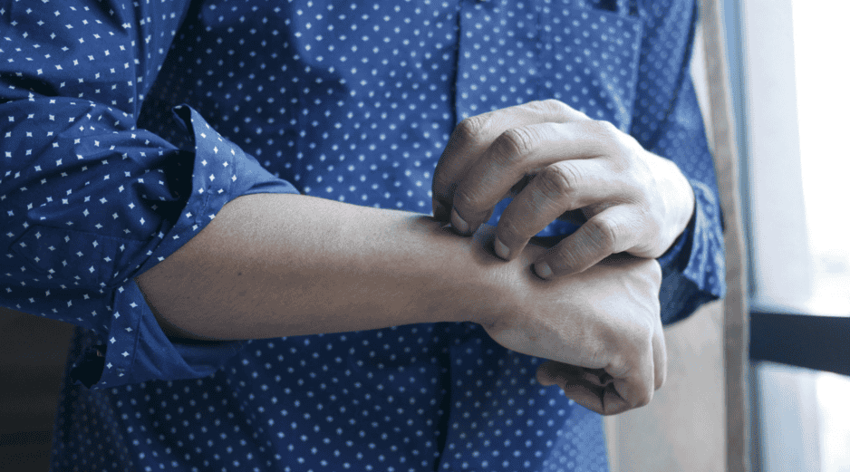 Más allá del aspecto económico, algunas corrientes espirituales consideran que la mano izquierda está relacionada con la energía receptiva. CANVA