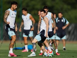 Lionel Messi participa con sus compañeros en un entrenamiento de Argentina en el Sporting KC training center en Kansas City, Estados Unidos. EFE/ J. Roncoroni