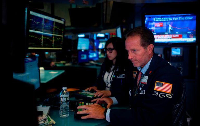 En el acumulado semanal, el Dow Jones fue el único indicador con una ligera ganancia del 0.6%. AFP/ARCHIVO
