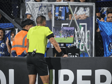 La tecnología arbitral define el rumbo del Mundial 2026; entender sus nuevas reglas es vital para gritar cada gol. EFE/ARCHIVO