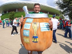 Esteves recordó que su tradicional atuendo lo ha acompañado en seis ediciones de la Copa del Mundo. EL INFORMADOR/A. Navarro