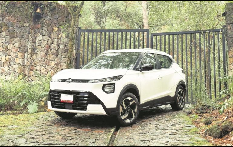 El Nissan Kait 2027 presenta un diseño exterior renovado con líneas más limpias e iluminación LED de nuevo diseño. CORTESÍA