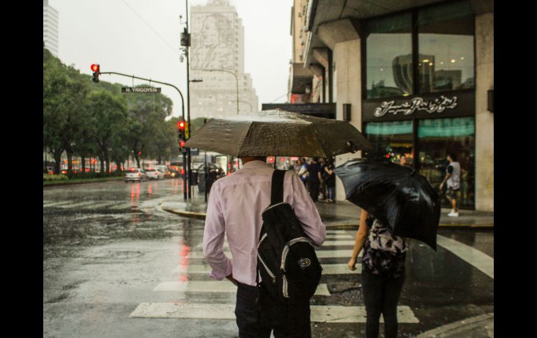 Protección Civil exhortó a la población a portar paraguas o impermeable y aprovechar el agua de lluvia para reciclaje. ESPECIAL/PEXELS