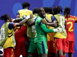 Yoane Wissa brilló con un doblete en la victoria de RD Congo, que vino de atrás para sorprender a Uzbekistán. EFE/ R. WITTEK.