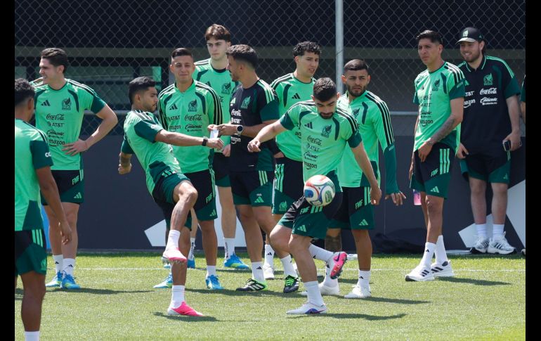 La Selección Mexicana se mantiene enfocada en sus entrenamientos de cara a su encuentro con Ecuador. EFE/S. Gutiérrez