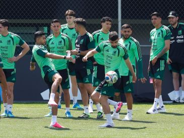 La Selección Mexicana se mantiene enfocada en sus entrenamientos de cara a su encuentro con Ecuador. EFE/S. Gutiérrez
