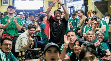 Los juegos de la Copa del Mundo han llenado restaurantes y bares de Guadalajara, donde la transmisión autorizada de los encuentros se convirtió en un atractivo para aficionados y turistas. ESPECIAL