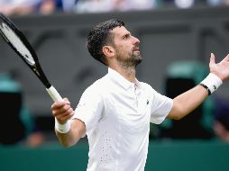 Novak Djokovic. El siete veces campeón del torneo respondió con su habitual temple para mantenerse en la competencia. EFE