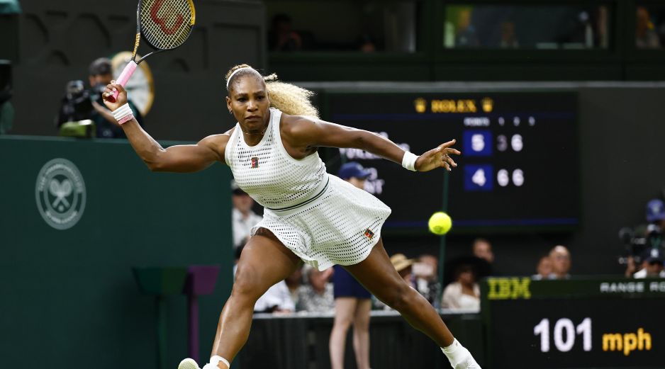 Serena Williams. La siete veces campeona del torneo mostró destellos de su mejor tenis, aunque no pudo evitar la derrota en lo que podría ser su última participación. EFE/T. Akmen