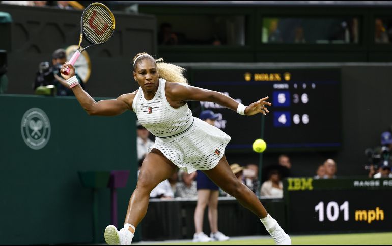 Serena Williams. La siete veces campeona del torneo mostró destellos de su mejor tenis, aunque no pudo evitar la derrota en lo que podría ser su última participación. EFE/T. Akmen