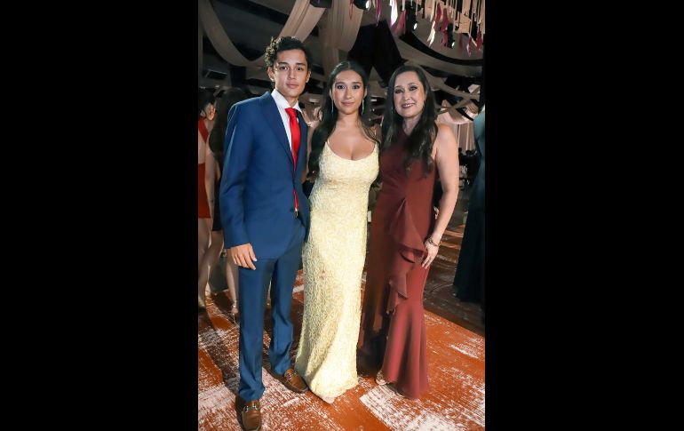 Miguel Reyes, Sara Reyes y Zaida Torres. GENTE BIEN JALISCO / Revista del 3 de julio 2026