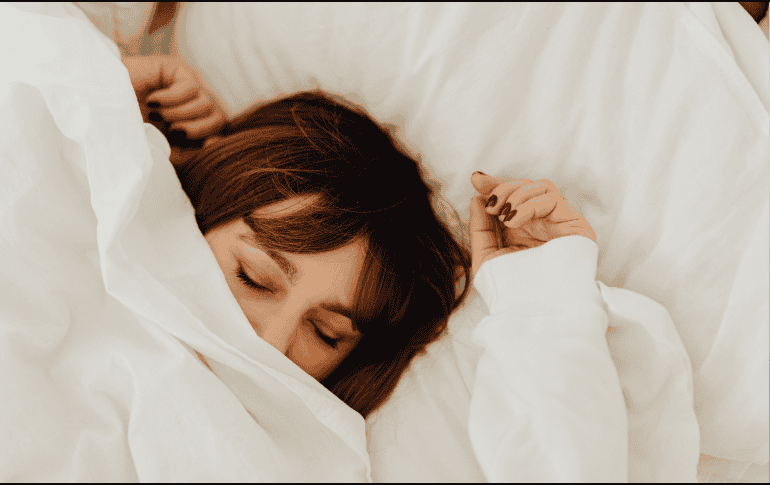 La tendencia a evitar las salidas de fin de semana se asocia directamente con una búsqueda de bienestar emocional. ESPECIAL/Canva
