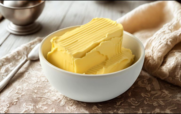 Para la gran mayoría de los consumidores en México, la mantequilla y la margarina son productos intercambiables a la hora de cocinar, sin embargo, la Profeco ha aclarado que su naturaleza química y nutricional es completamente opuesta. ESPECIAL / CANVA