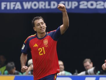 Mikel Oyarzabal, de España, celebra su gol en el partido por los dieciseisavos de final del Mundial de la FIFA 2026 entre España y Austria. EFE / L. Jr