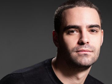 Andrés Elvira llega a Guadalajara con el personaje de “Harry Wormwood” en "Matilda, el musical". ESPECIAL/CORTESÍA ANDRÉS ELVIRA.