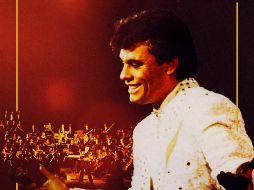 El material audiovisual que llegará a las marquesinas corresponde al emblemático álbum en vivo Juan Gabriel en el Palacio de Bellas Artes, grabado durante las presentaciones del 9 al 12 de mayo de 1990. FACEBOOK/Cinemex
