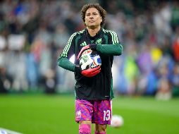 El histórico portero mexicano documentó con su teléfono celular el momento exacto de su divertida travesura nocturna, la cual demostró una vez más el ambiente de camaradería que existe entre los seleccionados mexicanos. IMAGO7